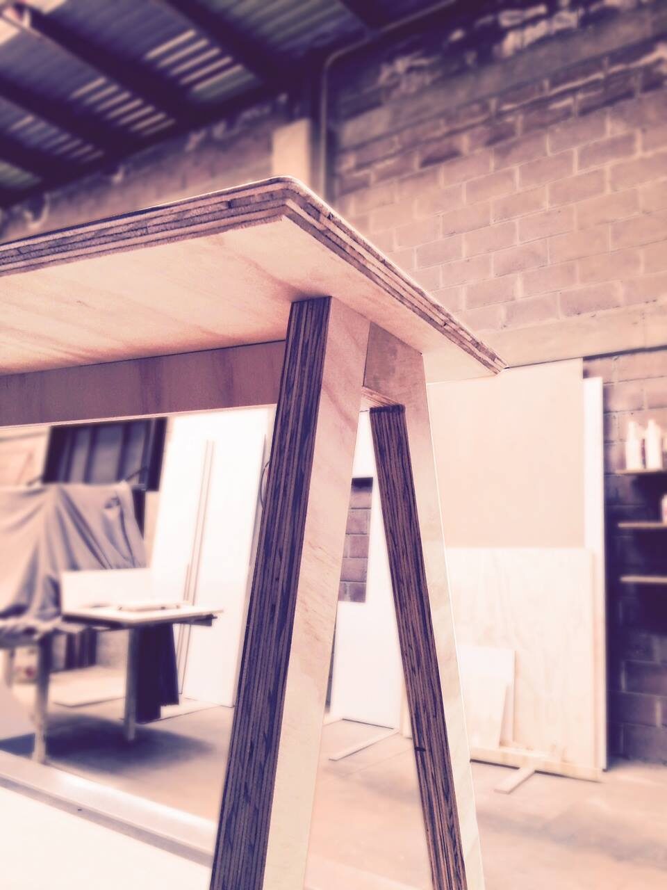 Mesa armable de ensamble sin herrajes